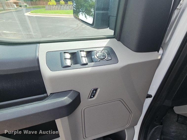 image for item DR3381 2016 Ford F150 XL  SuperCrew pickup truck