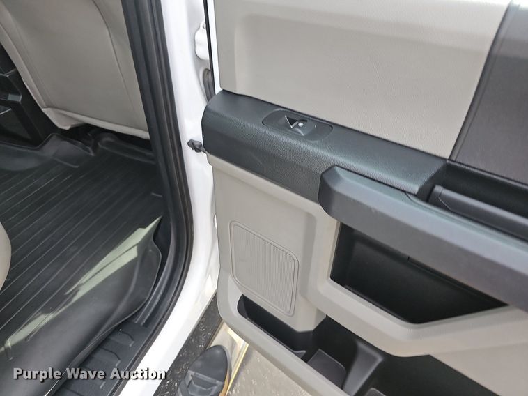 image for item DR3381 2016 Ford F150 XL  SuperCrew pickup truck