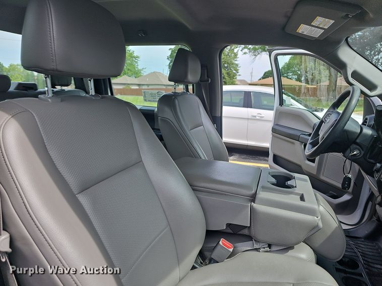 image for item DR3381 2016 Ford F150 XL  SuperCrew pickup truck