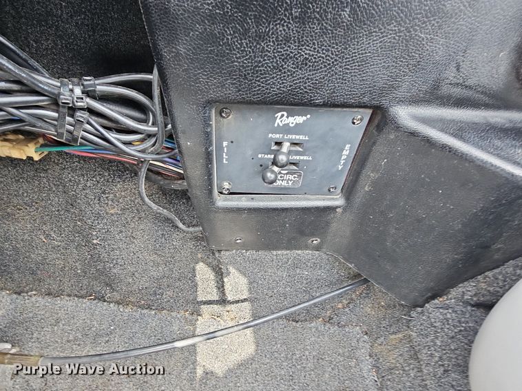 image for item DR3384 1996 Ranger 492VS  boat