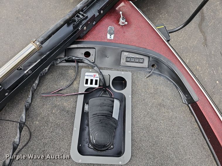 image for item DR3384 1996 Ranger 492VS  boat