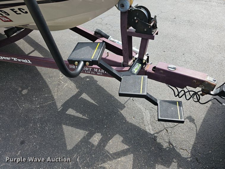 image for item DR3384 1996 Ranger 492VS  boat