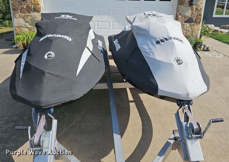 image for item DR3385 (2) personal watercraft