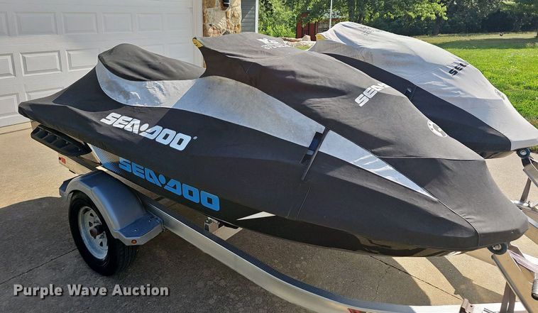 image for item DR3385 (2) personal watercraft