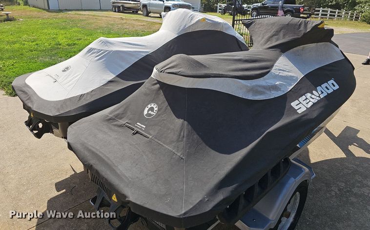 image for item DR3385 (2) personal watercraft