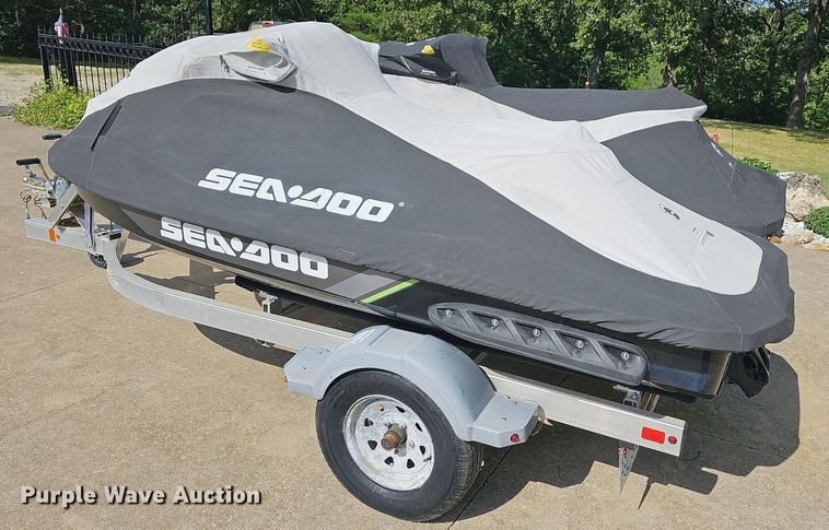 image for item DR3385 (2) personal watercraft