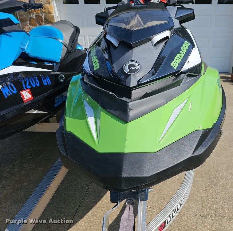 image for item DR3385 (2) personal watercraft