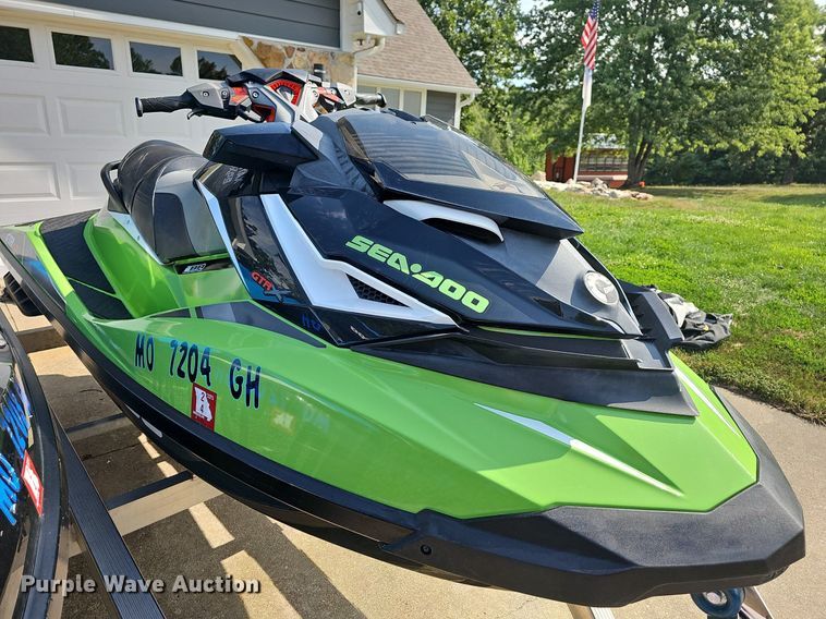 image for item DR3385 (2) personal watercraft