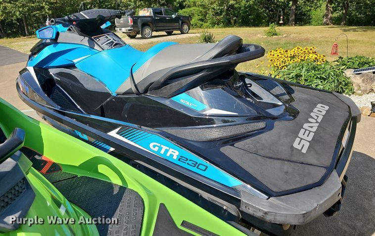 image for item DR3385 (2) personal watercraft