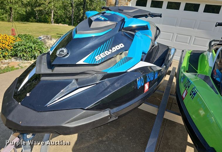 image for item DR3385 (2) personal watercraft