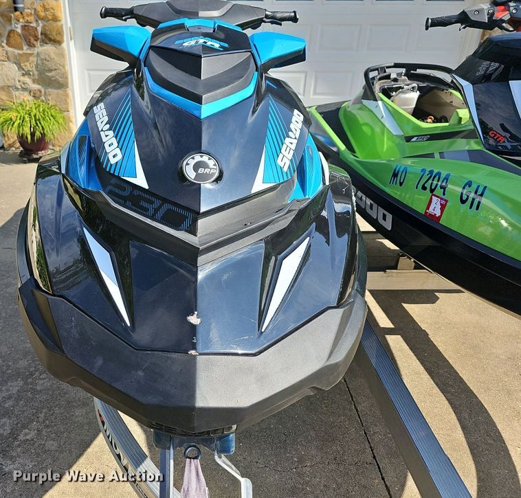 image for item DR3385 (2) personal watercraft