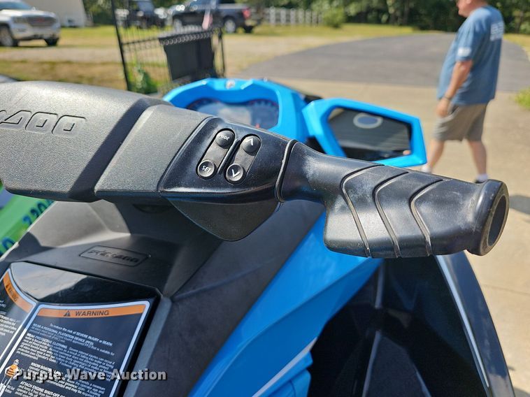 image for item DR3385 (2) personal watercraft