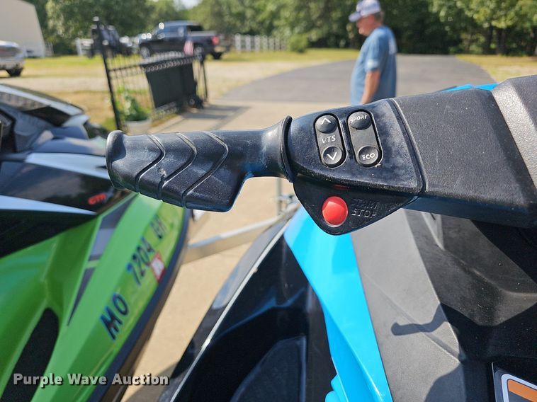 image for item DR3385 (2) personal watercraft