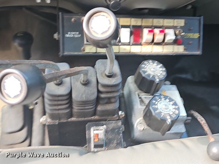 image for item DR3407 2003 Ford F550  dump truck