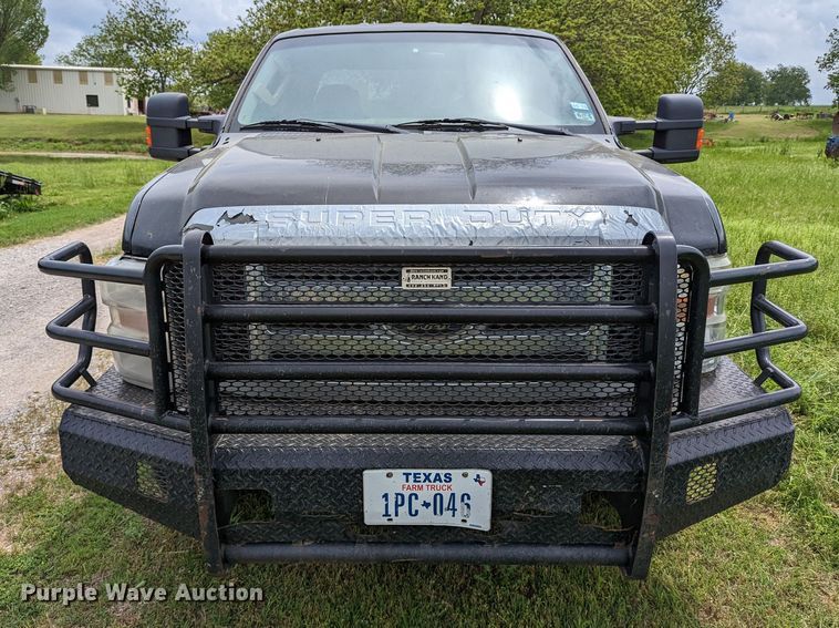image for item DR6961 2010 Ford F250 Super Duty  Crew Cab pickup truck cab and chassis