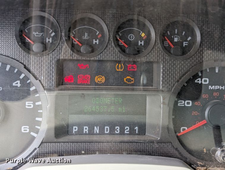 image for item DR6961 2010 Ford F250 Super Duty  Crew Cab pickup truck cab and chassis