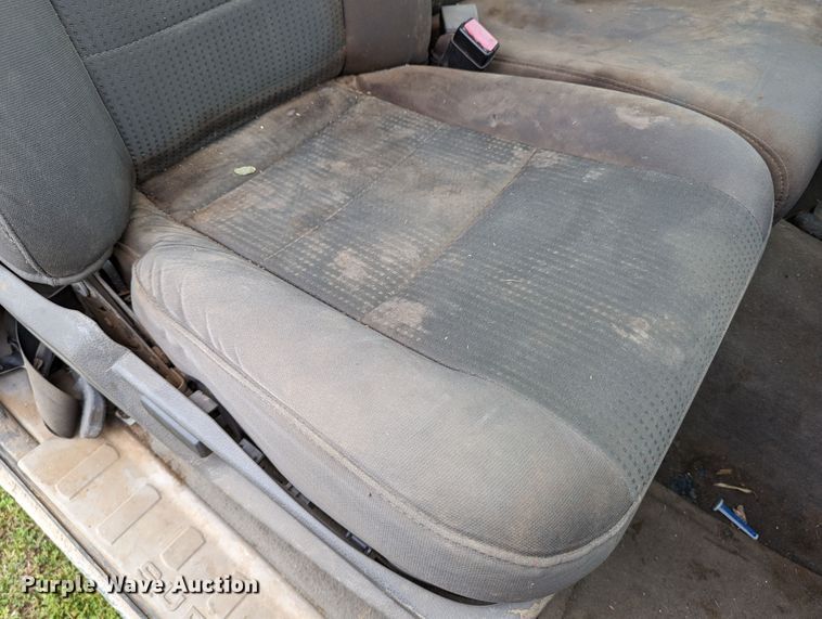 image for item DR6961 2010 Ford F250 Super Duty  Crew Cab pickup truck cab and chassis