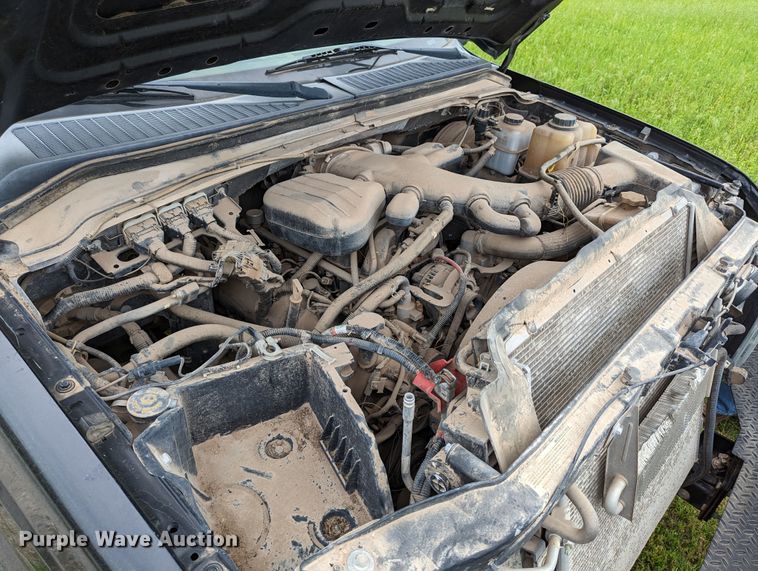 image for item DR6961 2010 Ford F250 Super Duty  Crew Cab pickup truck cab and chassis