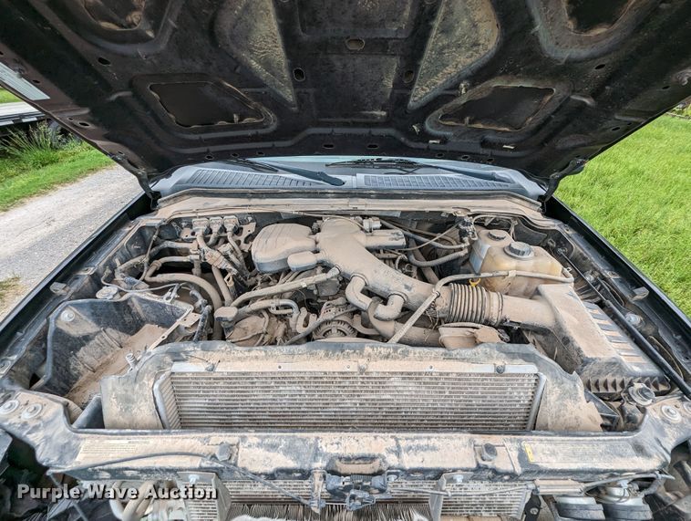 image for item DR6961 2010 Ford F250 Super Duty  Crew Cab pickup truck cab and chassis