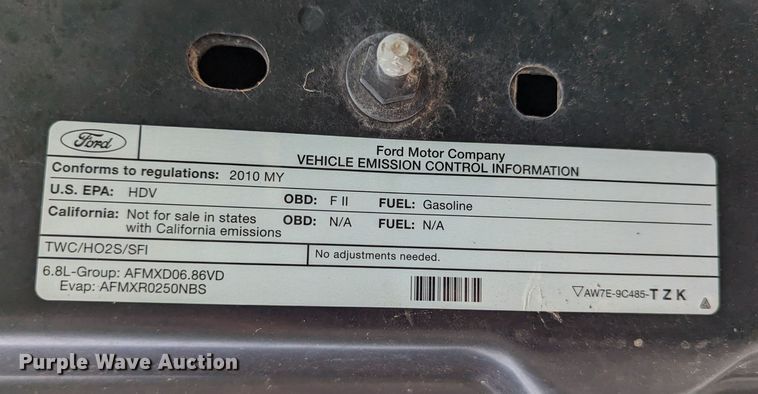 image for item DR6961 2010 Ford F250 Super Duty  Crew Cab pickup truck cab and chassis