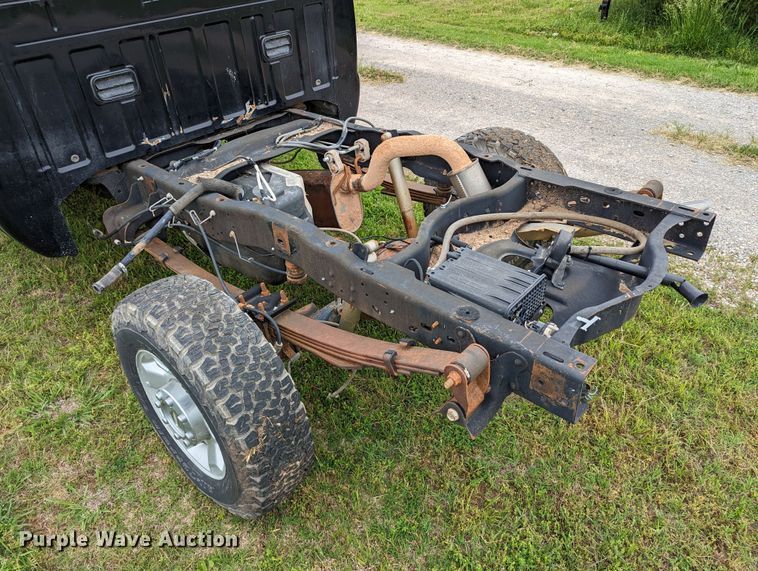 image for item DR6961 2010 Ford F250 Super Duty  Crew Cab pickup truck cab and chassis