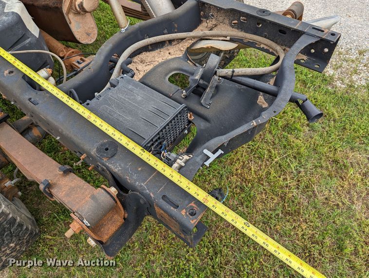 image for item DR6961 2010 Ford F250 Super Duty  Crew Cab pickup truck cab and chassis