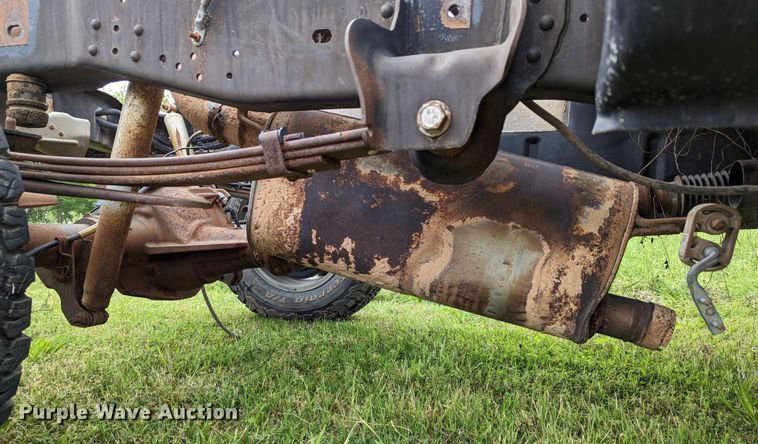 image for item DR6961 2010 Ford F250 Super Duty  Crew Cab pickup truck cab and chassis