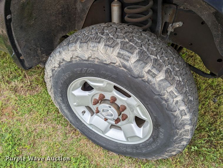 image for item DR6961 2010 Ford F250 Super Duty  Crew Cab pickup truck cab and chassis