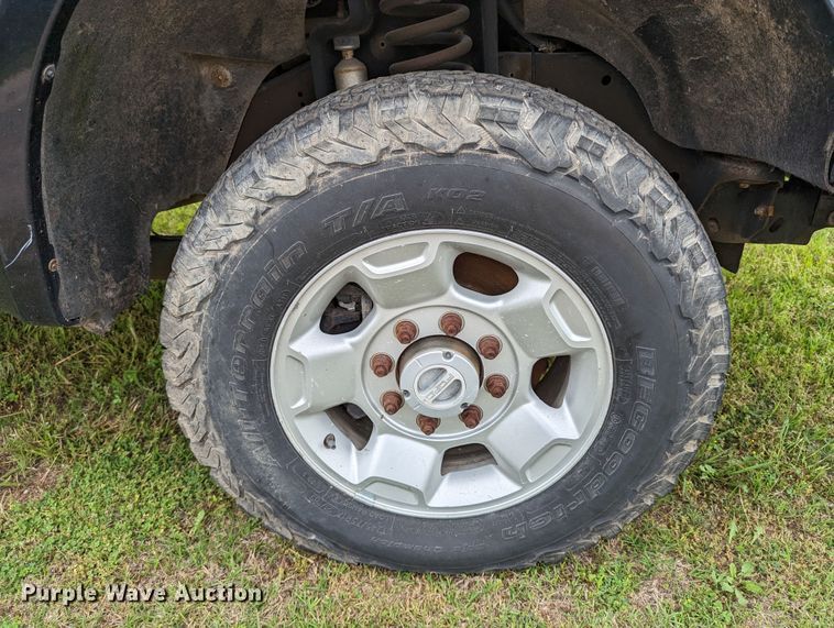 image for item DR6961 2010 Ford F250 Super Duty  Crew Cab pickup truck cab and chassis