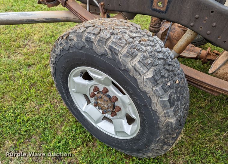 image for item DR6961 2010 Ford F250 Super Duty  Crew Cab pickup truck cab and chassis