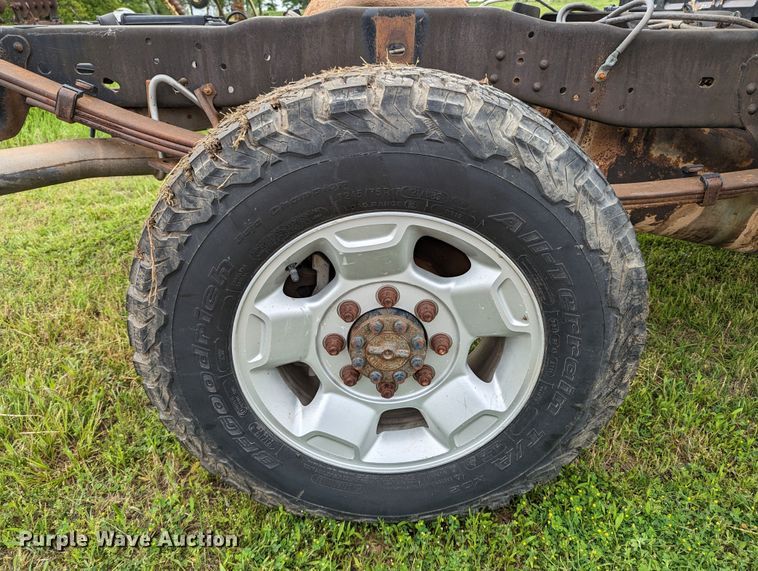 image for item DR6961 2010 Ford F250 Super Duty  Crew Cab pickup truck cab and chassis