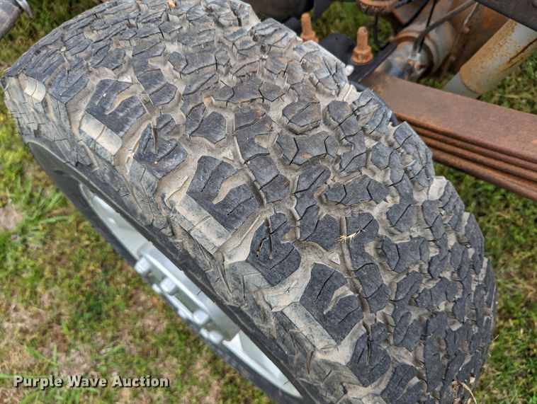 image for item DR6961 2010 Ford F250 Super Duty  Crew Cab pickup truck cab and chassis