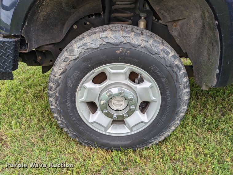 image for item DR6961 2010 Ford F250 Super Duty  Crew Cab pickup truck cab and chassis