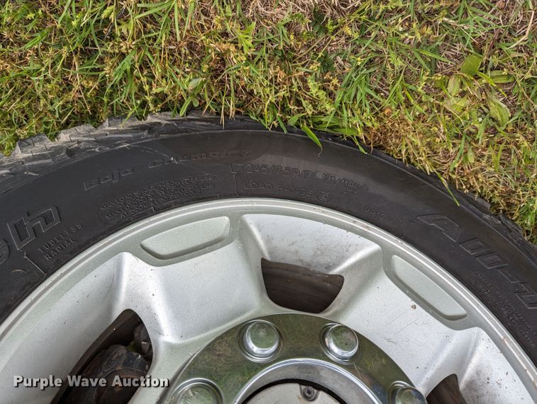 image for item DR6961 2010 Ford F250 Super Duty  Crew Cab pickup truck cab and chassis