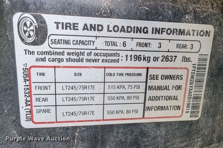 image for item DR6961 2010 Ford F250 Super Duty  Crew Cab pickup truck cab and chassis