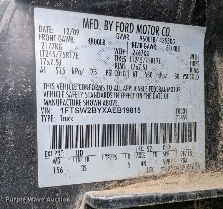 image for item DR6961 2010 Ford F250 Super Duty  Crew Cab pickup truck cab and chassis