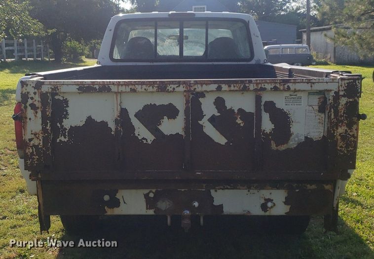 image for item IP9326 1995 Ford F350 XL  Crew Cab pickup truck