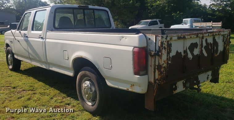 image for item IP9326 1995 Ford F350 XL  Crew Cab pickup truck