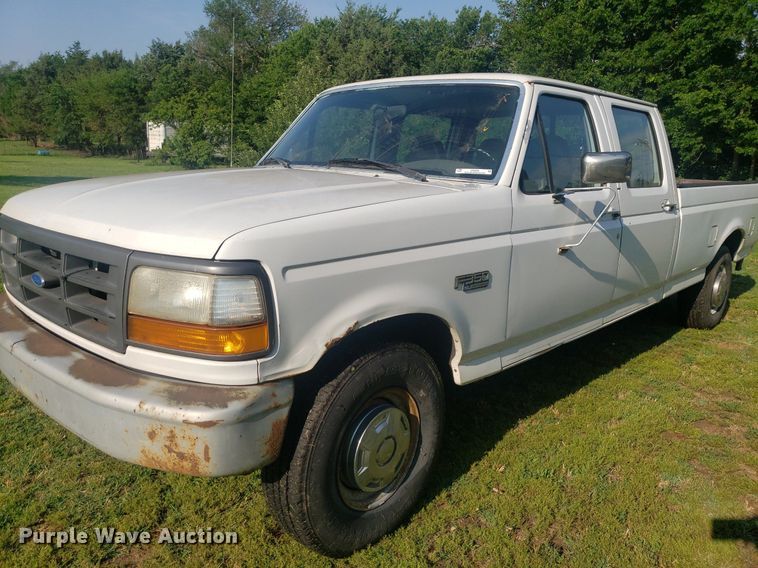 image for item IP9326 1995 Ford F350 XL  Crew Cab pickup truck