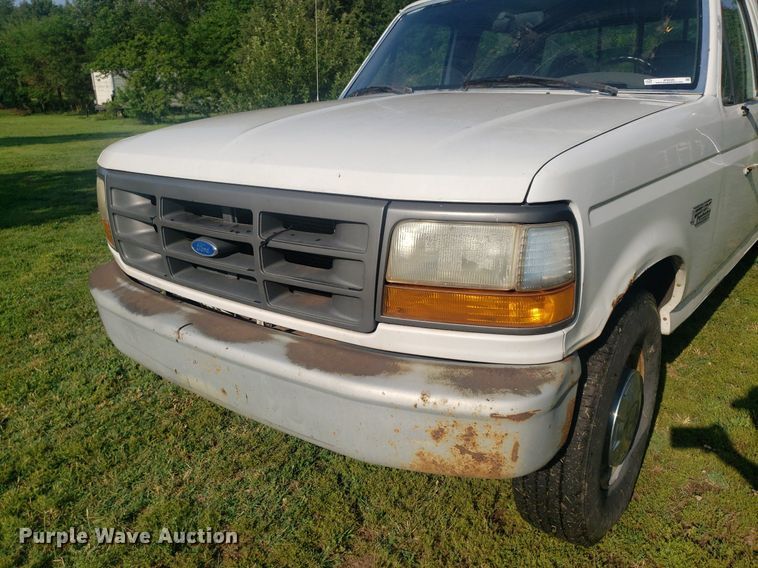 image for item IP9326 1995 Ford F350 XL  Crew Cab pickup truck