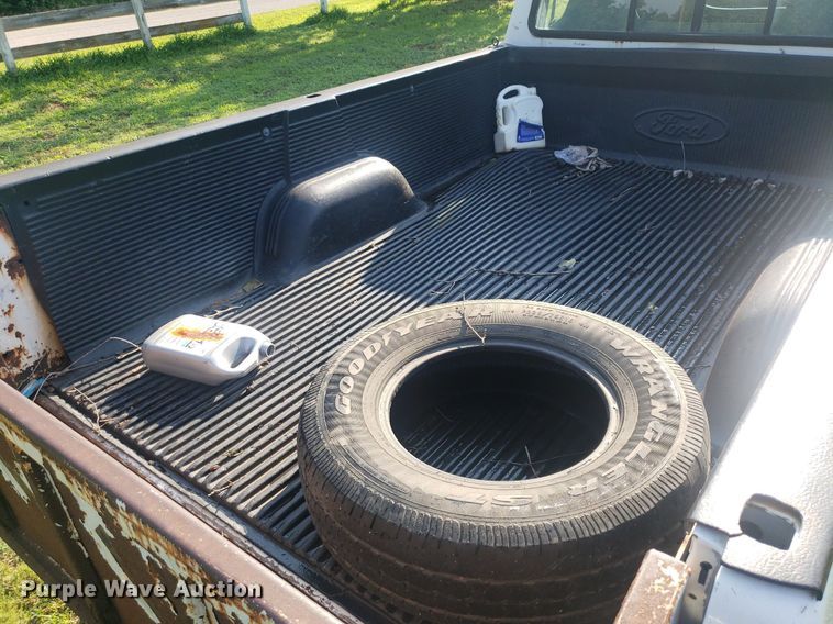 image for item IP9326 1995 Ford F350 XL  Crew Cab pickup truck