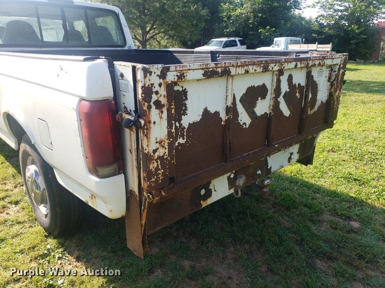 image for item IP9326 1995 Ford F350 XL  Crew Cab pickup truck