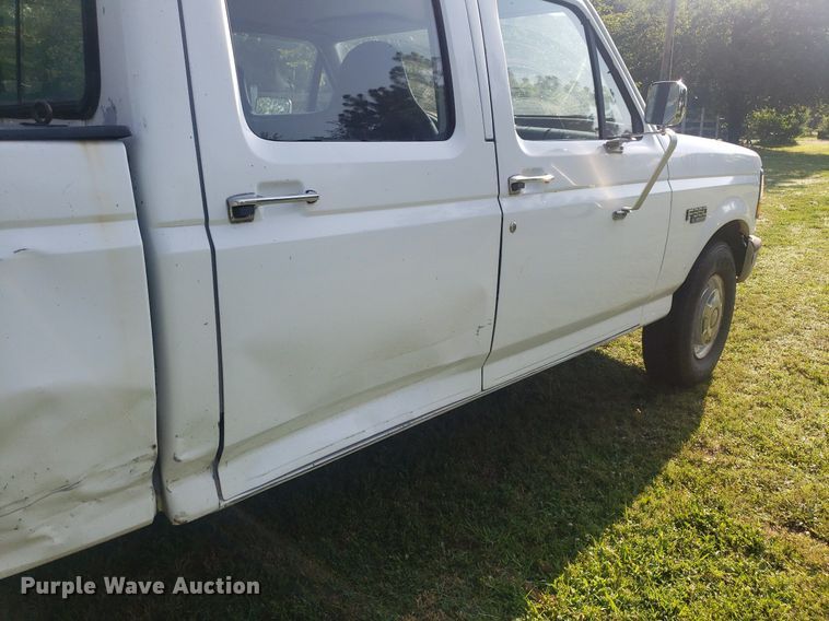 image for item IP9326 1995 Ford F350 XL  Crew Cab pickup truck