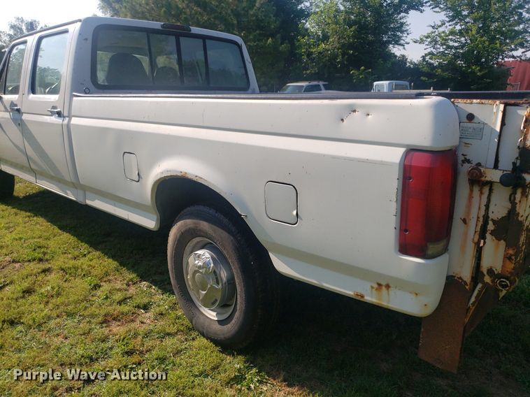 image for item IP9326 1995 Ford F350 XL  Crew Cab pickup truck