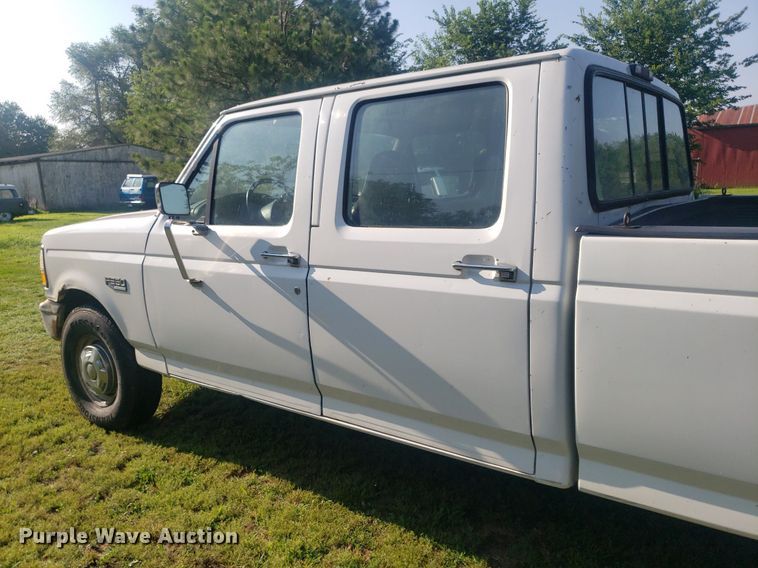 image for item IP9326 1995 Ford F350 XL  Crew Cab pickup truck