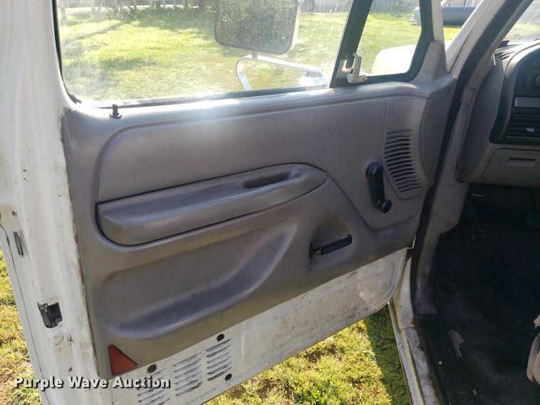 image for item IP9326 1995 Ford F350 XL  Crew Cab pickup truck