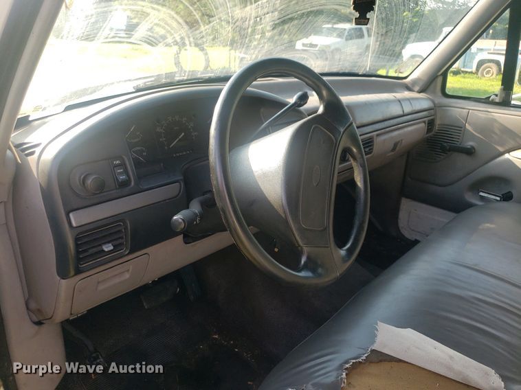 image for item IP9326 1995 Ford F350 XL  Crew Cab pickup truck