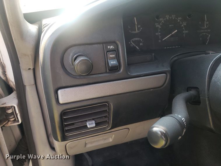 image for item IP9326 1995 Ford F350 XL  Crew Cab pickup truck