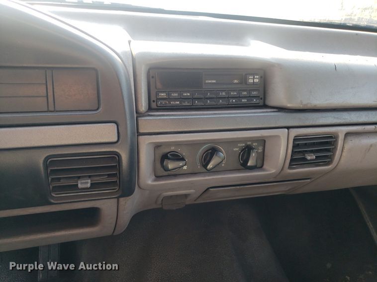 image for item IP9326 1995 Ford F350 XL  Crew Cab pickup truck