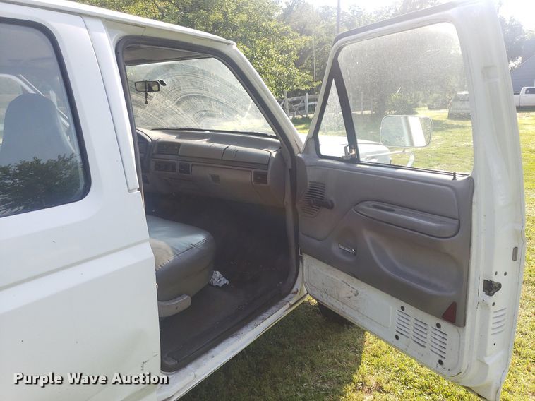 image for item IP9326 1995 Ford F350 XL  Crew Cab pickup truck